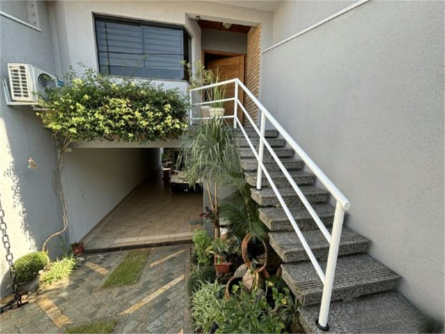 Sobrado à venda com 4 quartos, sendo 1 suíte,  em Vila Floresta, Santo André, SP