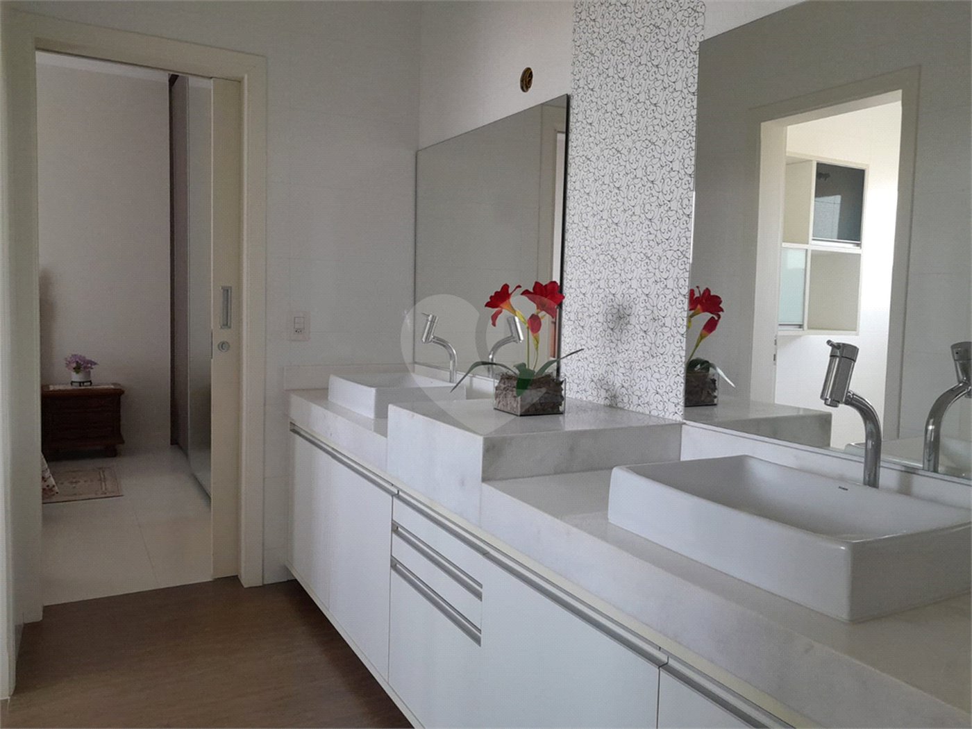 Casa à venda com 5 suítes no condomínio Ipe Velho, Vinhedo - SP