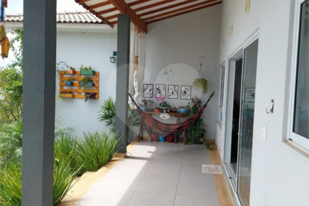 Casa à venda ou para alugar com 4 quartos, sendo 1 suíte, no condomínio Colinas de Inhandjara, Itupeva - SP