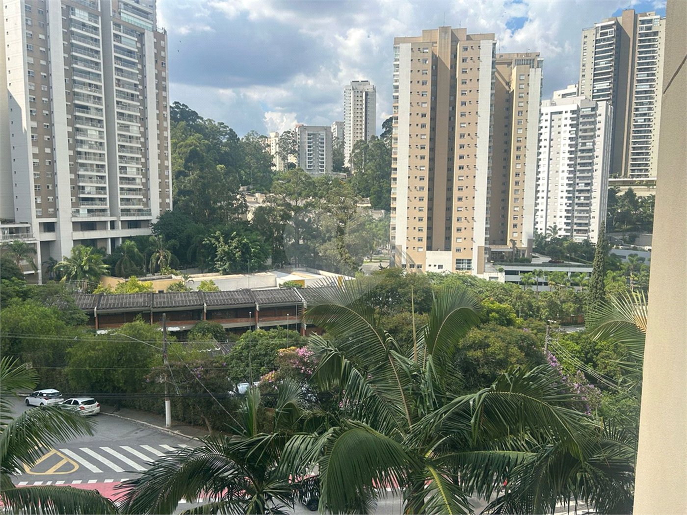 Apartamento à venda com 3 quartos, sendo 1 suíte,  em Vila Andrade, São Paulo, SP