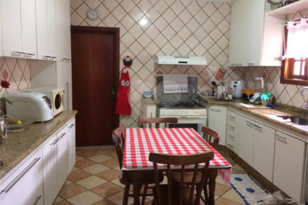 Sobrado à venda com 4 quartos, sendo 1 suíte, em Jardim Pinheiros, São Paulo, SP