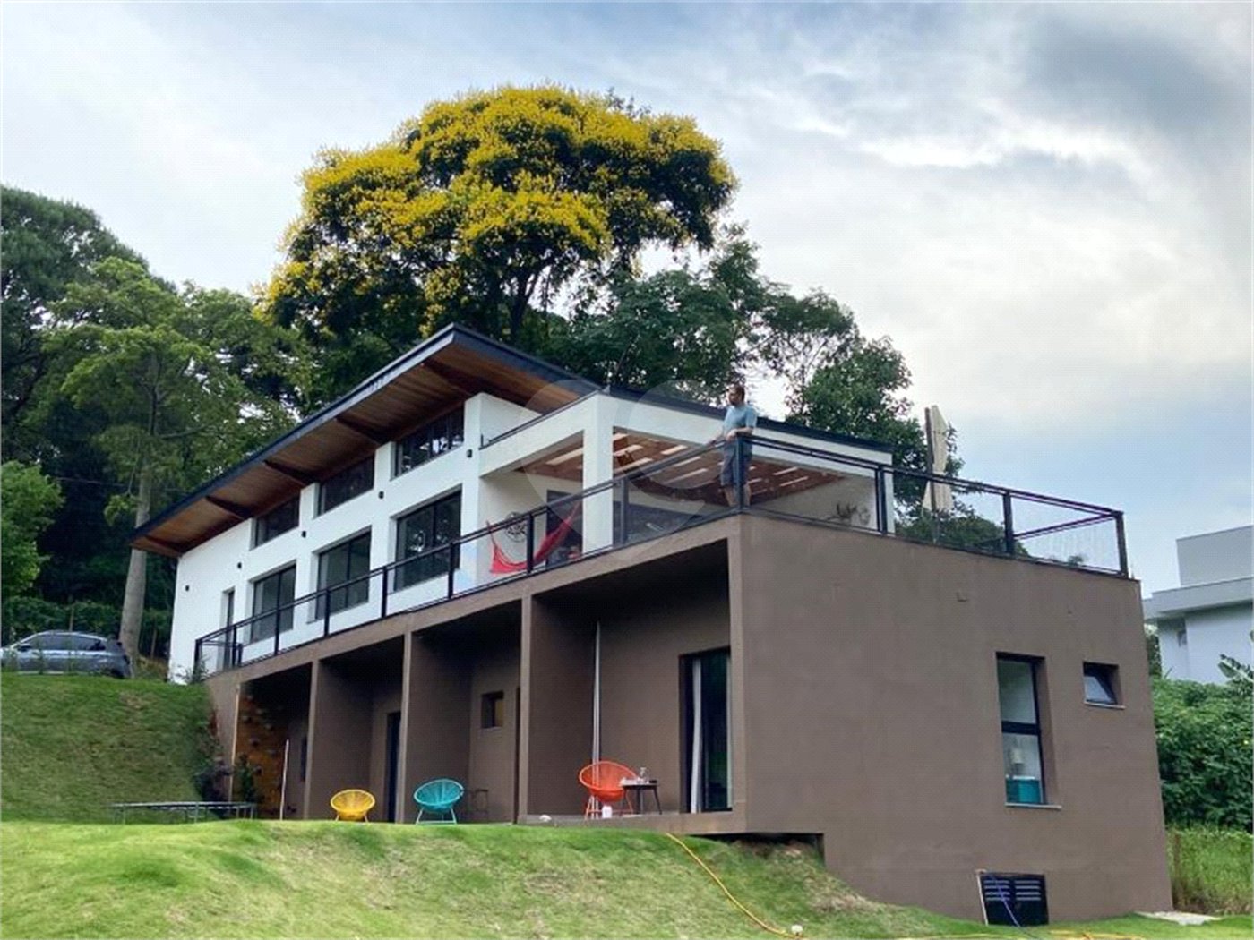 Casa à venda com 4 quartos, sendo 3 suítes,  no condomínio Vale da Santa Fé, Vinhedo - SP