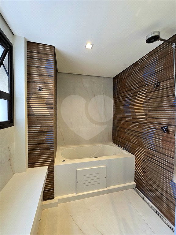 Apartamento à venda com 5 quartos, sendo 4 suítes, em Santa Cecília, São Paulo, SP