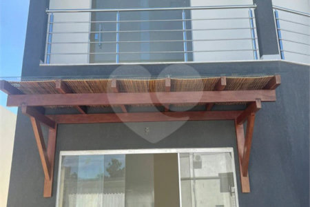 Casa à venda com 3 quartos, sendo 2 suítes, em Taperapuan, Porto Seguro, BA