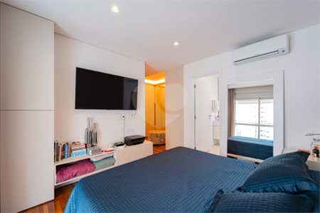 Apartamento à venda com 3 suítes em Campo Belo, São Paulo, SP