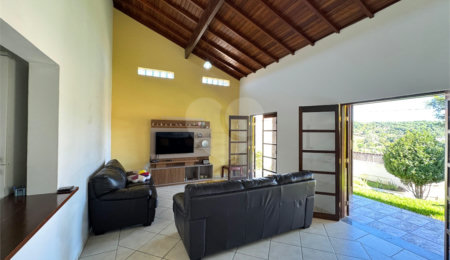 Chácara à venda com 3 quartos, sendo 1 suíte, em Pavão (canguera), São Roque, SP
