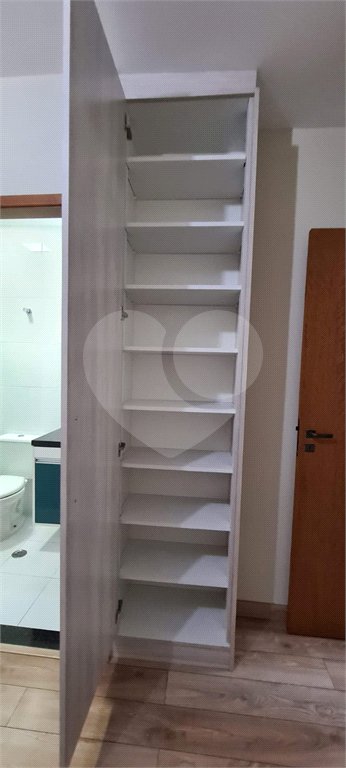 Casa à venda com 3 quartos, sendo 1 suíte, no condomínio Alvorada Parque Vitória, São Paulo - SP