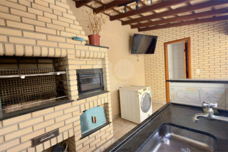 Casa à venda com 3 quartos, sendo 1 suíte, no condomínio Residencial Village Salermo, Sorocaba - SP