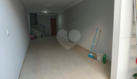 Sobrado à venda com 3 suítes em Vila Nivi, São Paulo, SP