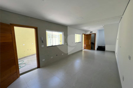 Casa à venda com 2 suítes em Parque Jaçatuba, Santo André, SP