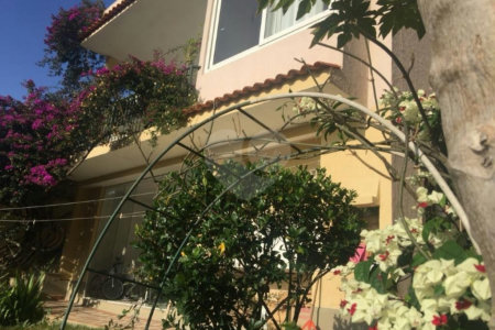 Casa à venda com 5 quartos, sendo 4 suítes, no condomínio Jardim Vitória Régia, São Paulo - SP