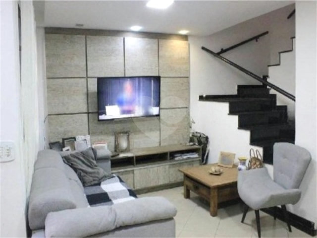 Sobrado à venda com 4 quartos, sendo 2 suítes, em Jardim Santa Clara, Guarulhos, SP