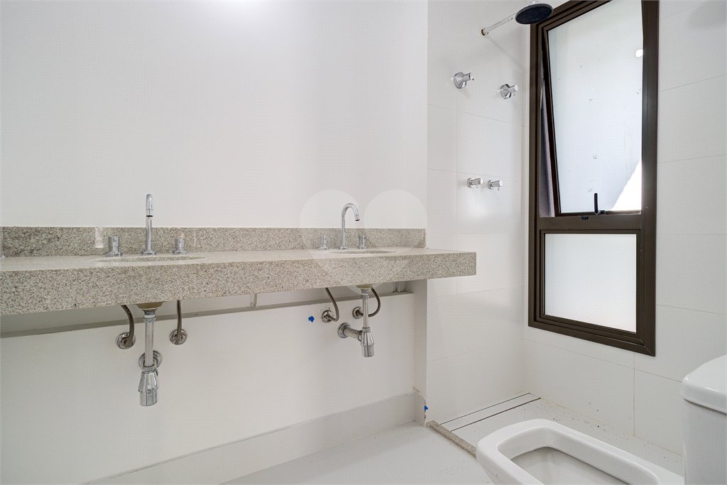 Casa à venda ou para alugar com 3 suítes no condomínio Jardim Flora, São Paulo - SP