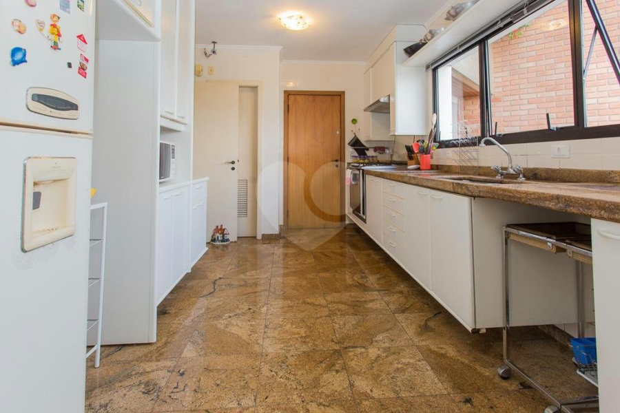 Apartamento para alugar com 5 quartos, sendo 3 suítes, em Alto de Pinheiros, São Paulo, SP
