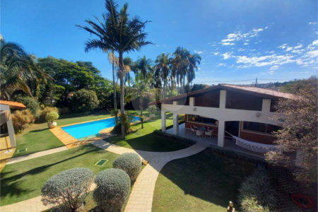 Casa à venda com 5 quartos, sendo 2 suítes, no condomínio Estância Marambaia, Vinhedo - SP