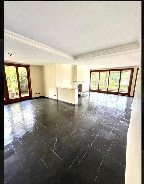 Casa à venda com 5 quartos, sendo 3 suítes,  em Jardim Leonor, São Paulo, SP