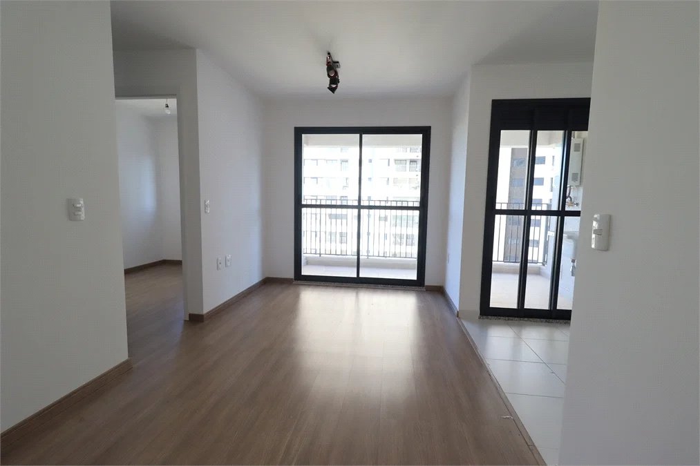 Apartamento à venda com 3 quartos, sendo 1 suíte, em Vila Anastácio, São Paulo, SP