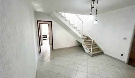 Sobrado à venda com 3 quartos, sendo 1 suíte, em Jardim Santa Emília, São Paulo, SP