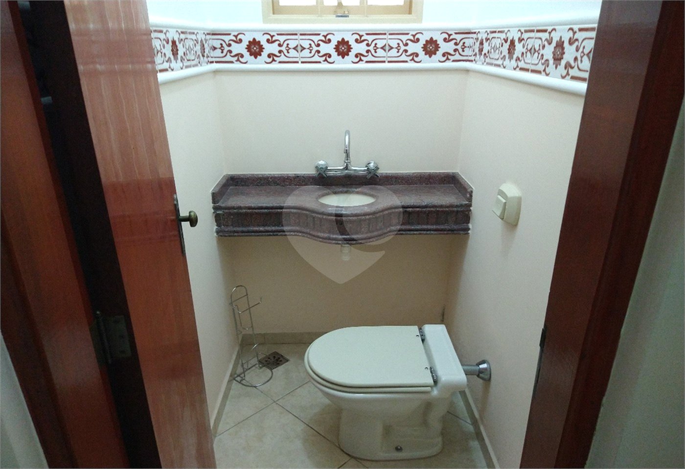 Sobrado à venda com 3 quartos, sendo 2 suítes, em Jardim Hubert, Indaiatuba, SP