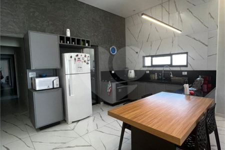 Casa Térrea à venda com 3 suítes em Jardim dos Pinheiros, Atibaia, SP