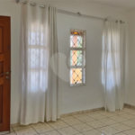 Casa para alugar com 3 quartos, sendo 1 suíte, no condomínio Santa Mônica, Atibaia - SP