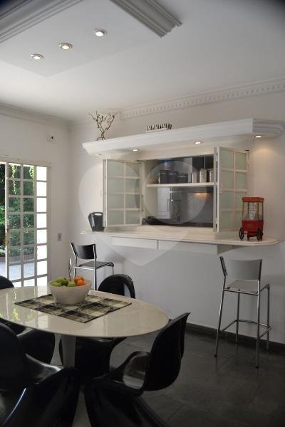 Casa à venda com 4 quartos, sendo 3 suítes, em Jardim Leonor, São Paulo, SP