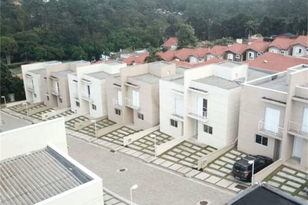Casa à venda com 3 quartos, sendo 1 suíte, no condomínio Villaggio Viana, Cotia - SP