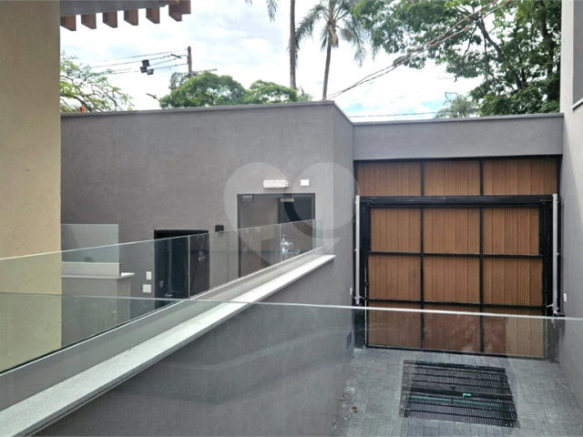Casa à venda com 4 suítes no condomínio Plm 875, São Paulo - SP
