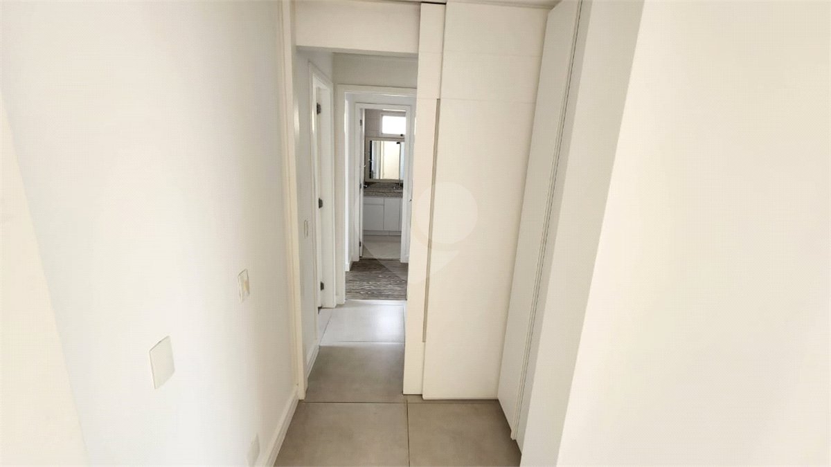 Apartamento à venda com 3 quartos, sendo 2 suítes,  em Paraíso do Morumbi, São Paulo, SP