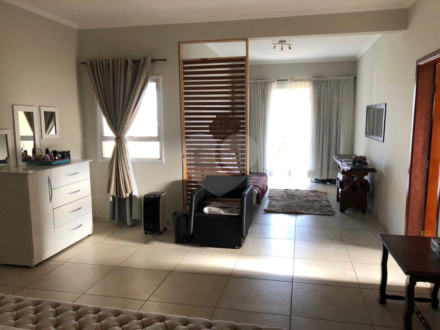 Casa à venda com 5 quartos, sendo 2 suítes, no condomínio Terras de Santa Izabel, Salto - SP
