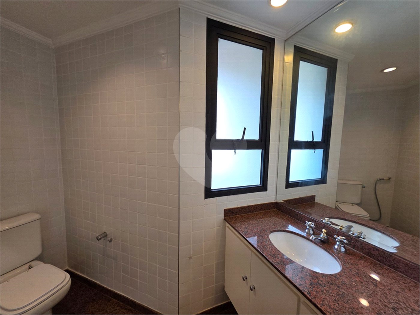 Apartamento à venda com 3 suítes em Vila Uberabinha, São Paulo, SP
