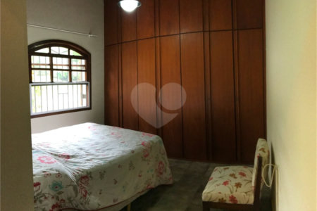 Casa à venda com 5 quartos, sendo 3 suítes, no condomínio Recanto das Flores, Indaiatuba - SP