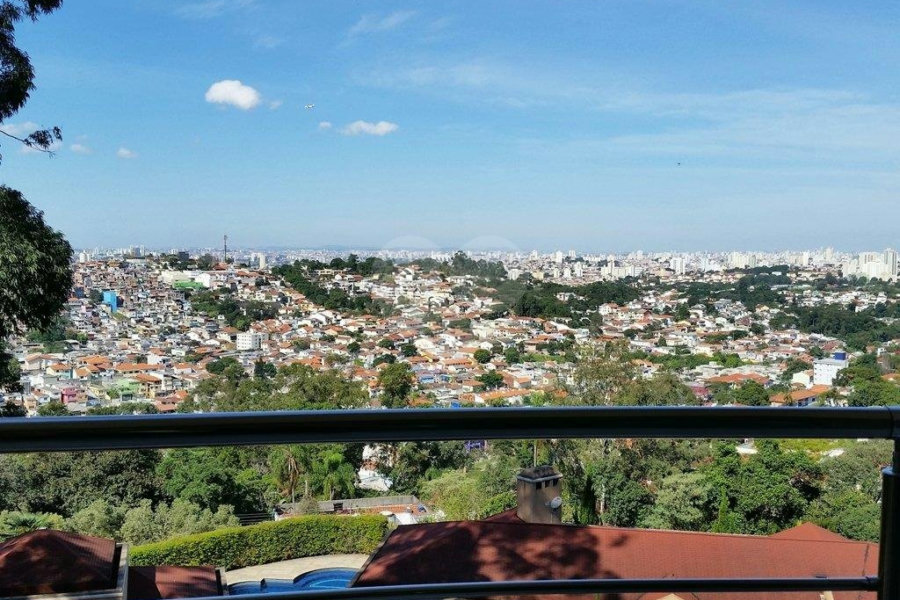 Casa à venda com 6 quartos, sendo 3 suítes, no condomínio Travessa Manuel Antônio Ferreira,85, São Paulo - SP