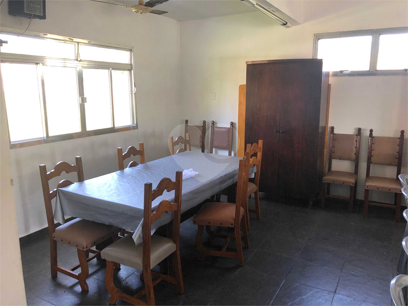 Chácara à venda com 9 quartos, sendo 6 suítes,  em Araçoiaba da Serra, SP