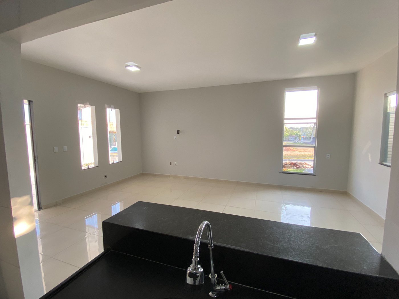 Casa à venda com 3 quartos, sendo 2 suítes, no condomínio PORTO LAGOA, Aquiraz - CE