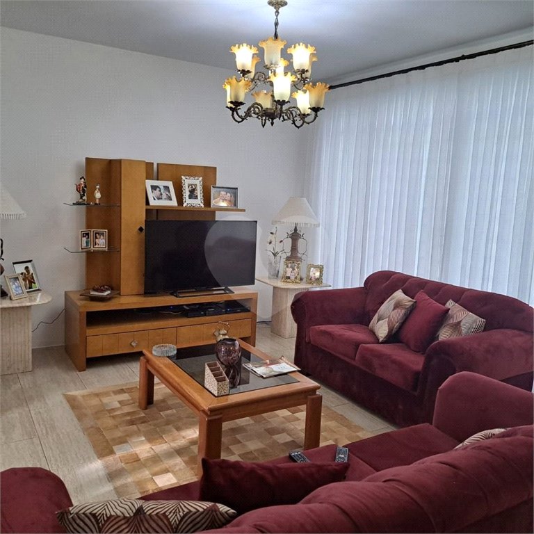 Casa Térrea à venda com 3 quartos, sendo 2 suítes,  em Vila Oliveira, Mogi das Cruzes, SP