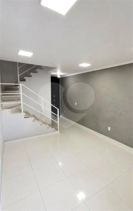 Sobrado à venda com 2 quartos em Jardim San Ressore (caucaia do Alto), Cotia, SP