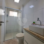 Apartamento com 02 quartos MOBILIADO com varanda e lazer !