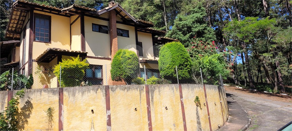 Casa à venda com 3 quartos, sendo 1 suíte, no condomínio Sausalito, Mairiporã - SP
