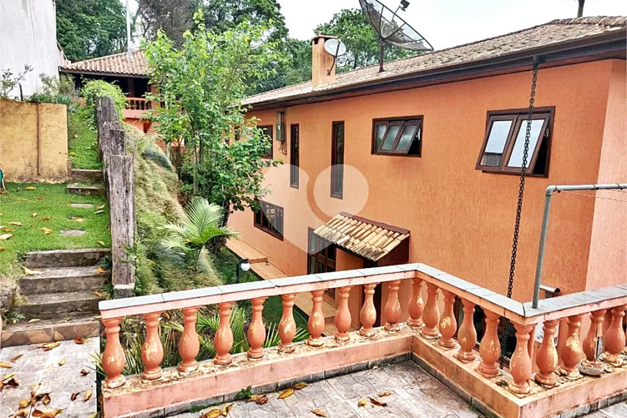Casa à venda com 4 quartos, sendo 2 suítes, no condomínio Parque Imperial da Cantareira, Mairiporã - SP