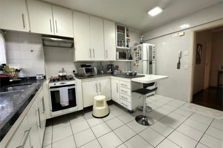 Apartamento à venda com 3 quartos, sendo 1 suíte, em Vila Andrade, São Paulo, SP