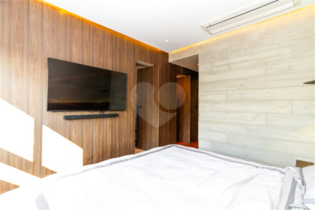 Apartamento à venda com 3 quartos, sendo 1 suíte, em Vila Mariana, São Paulo, SP