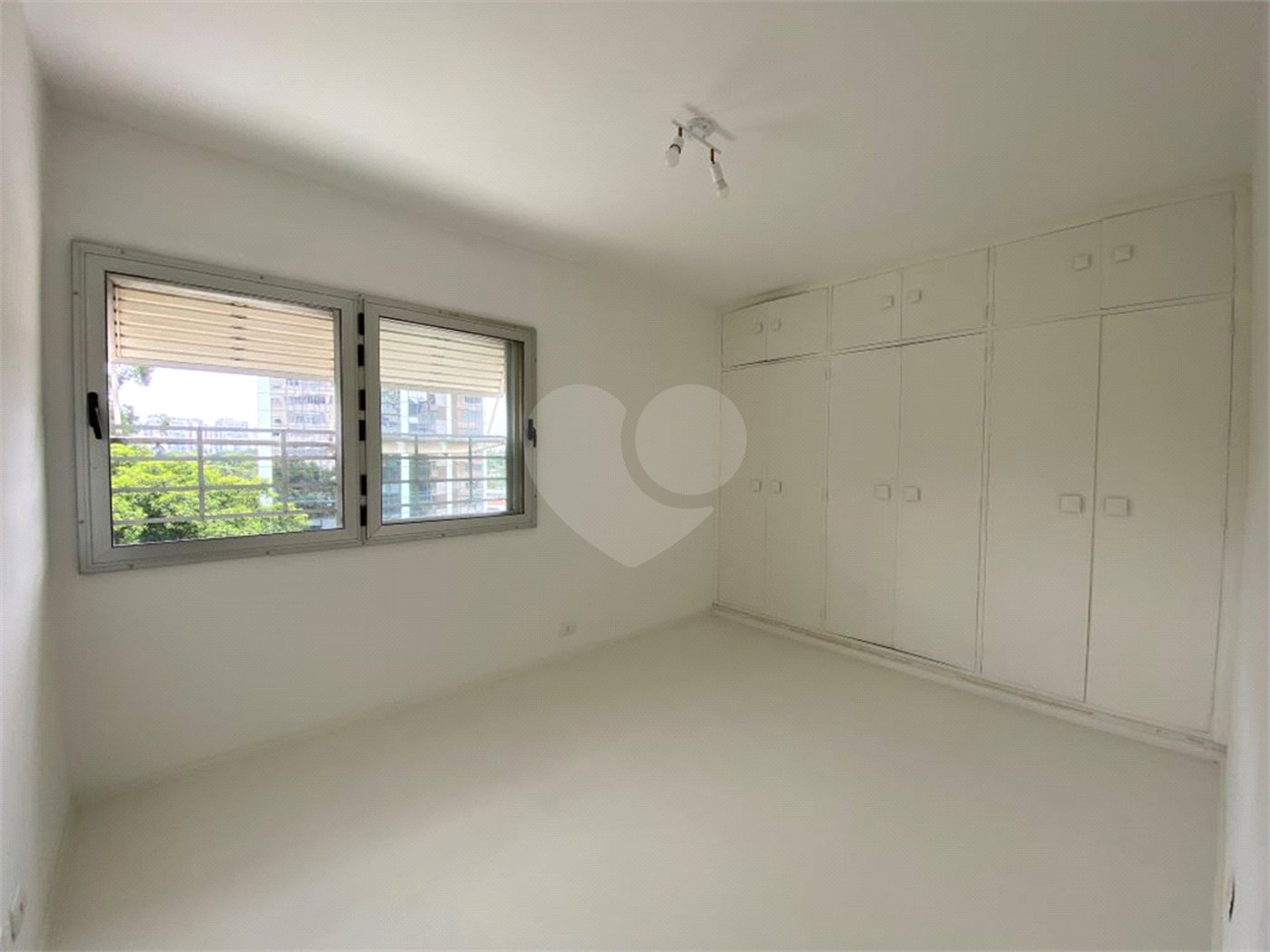 Apartamento para alugar com 3 quartos, sendo 1 suíte, em Jardim Europa, São Paulo, SP