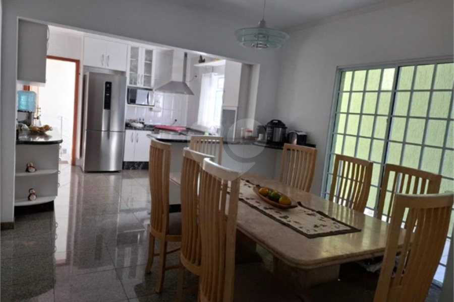 Sobrado à venda com 3 suítes em Vila Carrão, São Paulo, SP