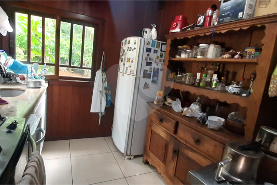 Casa à venda com 4 quartos, sendo 2 suítes, no condomínio Associação Reserva das Hortênsias, Mairiporã - SP