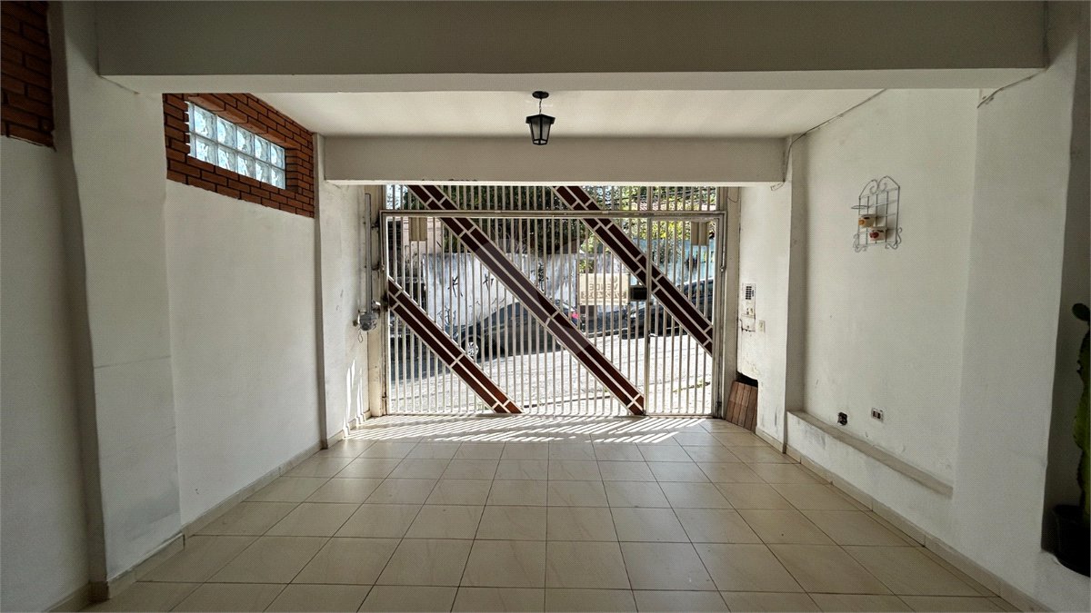 Sobrado à venda com 3 quartos, sendo 2 suítes, em Cidade São Francisco, São Paulo, SP