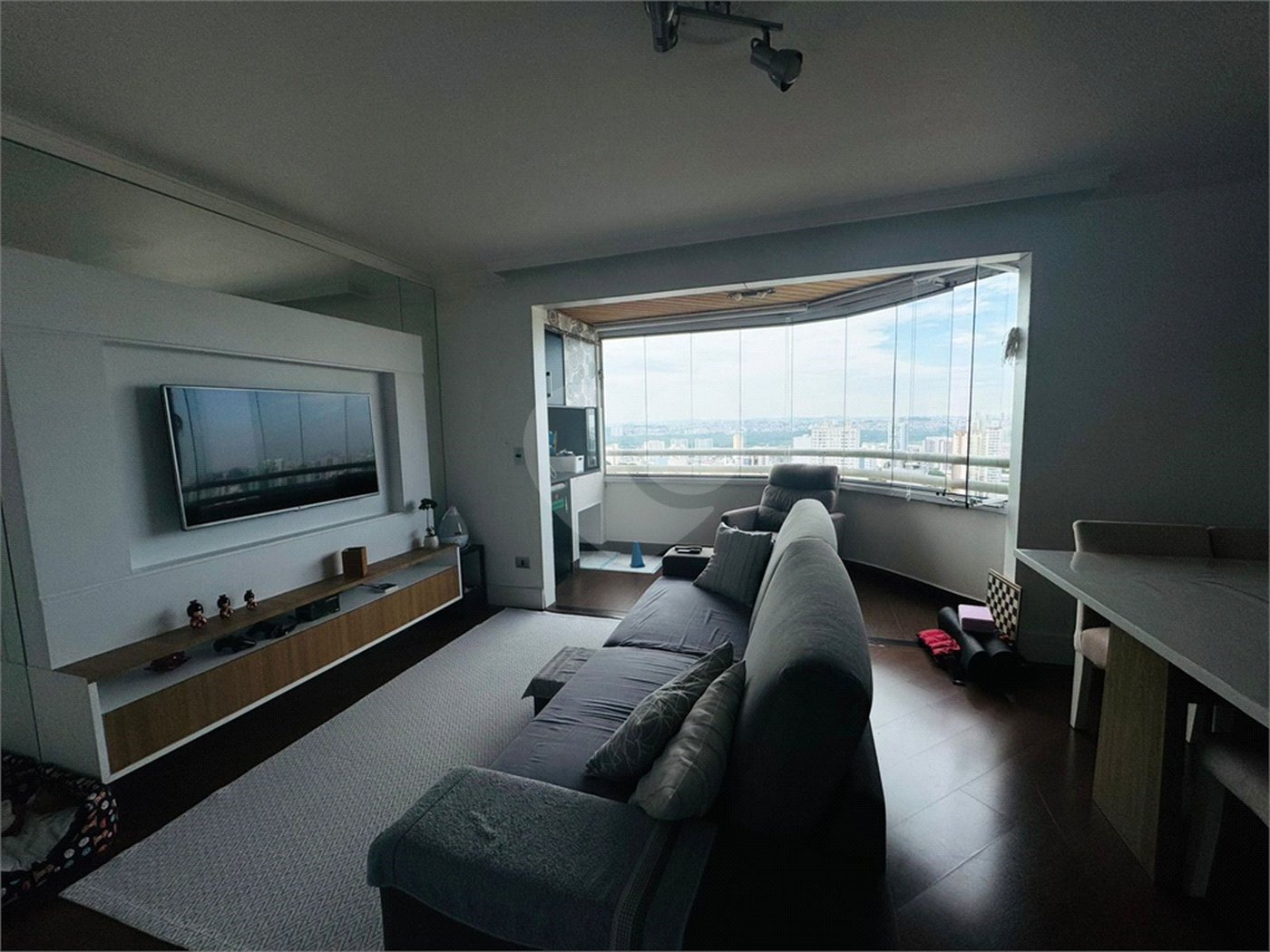 Apartamento à venda com 3 quartos, sendo 1 suíte, em Jardim Zaira, Guarulhos, SP