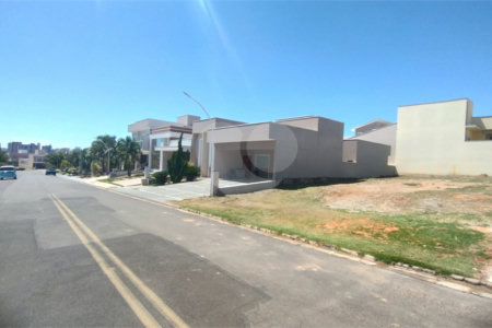 Terreno à venda no condomínio Residencial Maria Dulci, Indaiatuba - SP