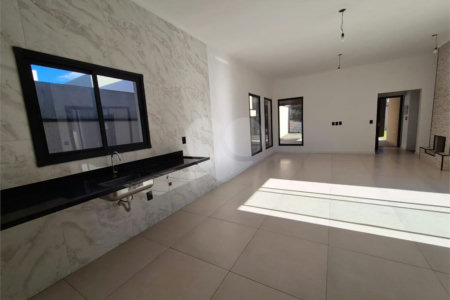 Casa à venda com 3 quartos, sendo 1 suíte, em Jardim Paraíso da Usina, Atibaia, SP