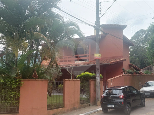 Sobrado à venda com 4 quartos, sendo 2 suítes,  em Lavapés, Mairiporã, SP